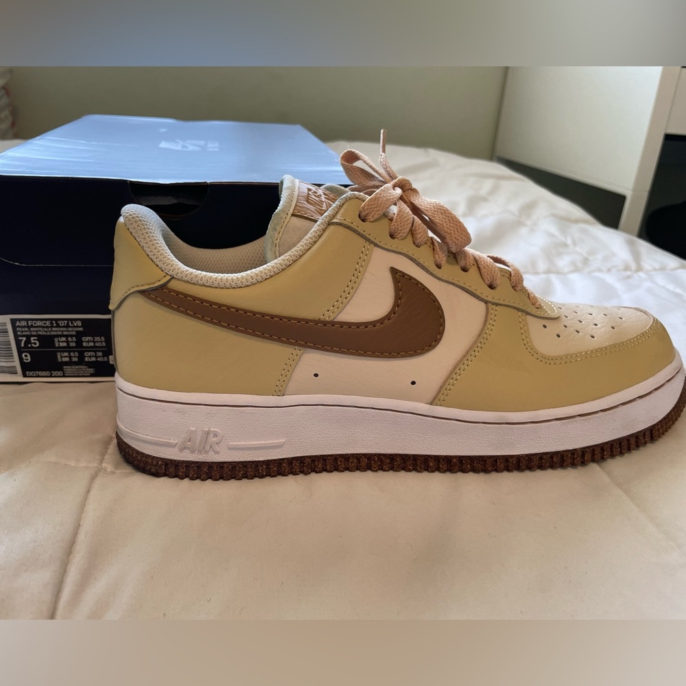 Nike Air Force 1 Pearl White/Ale Brown Sesame Women’s 9/Men’s 7.5 Sneakers